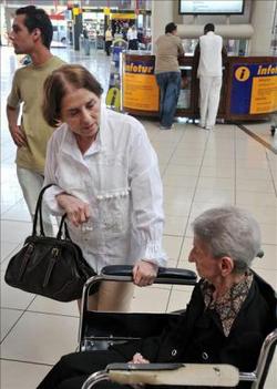 Cuba permite salir de la isla a la disidente y neuróloga Hilda Molina para viajar a Argentina